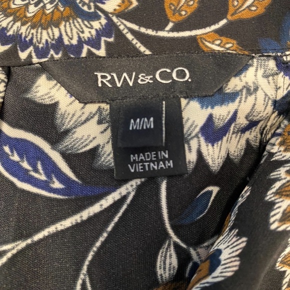 RW&Co. Top, high neck halter top ladies size medium. - Picture 8 of 16